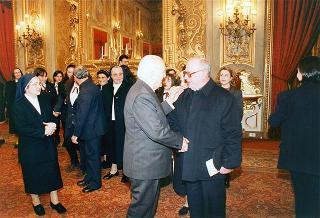 Il Presidente della Repubblica Oscar Luigi Scalfaro riceve in udienza una delegazione di studenti della Scuola media superiore dell'Istituto delle Piccole Ancelle di Cristo Re di San Giuseppe Vesuviano (NA)