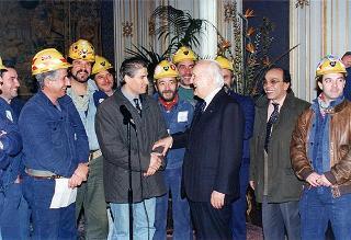 Il Presidente della Repubblica Oscar Luigi Scalfaro riceve in udienza Sergio Usai, e una delegazione di minatori della Carbosulcis