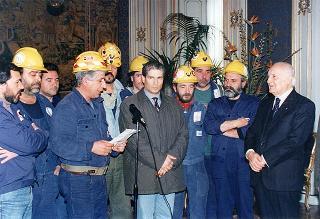 Il Presidente della Repubblica Oscar Luigi Scalfaro riceve in udienza Sergio Usai, e una delegazione di minatori della Carbosulcis