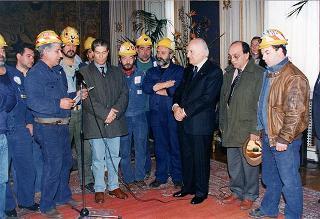 Il Presidente della Repubblica Oscar Luigi Scalfaro riceve in udienza Sergio Usai, e una delegazione di minatori della Carbosulcis