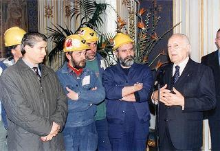 Il Presidente della Repubblica Oscar Luigi Scalfaro riceve in udienza Sergio Usai, e una delegazione di minatori della Carbosulcis