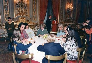 Incontro di Marianna Scalfaro con una delegazione di studenti della Scuola media "L. Lombardi" di Bari - Salone degli Specchi
