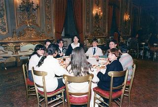 Incontro di Marianna Scalfaro con una delegazione di studenti della Scuola media "L. Lombardi" di Bari - Salone degli Specchi