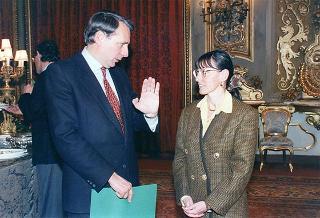 Incontro di Marianna Scalfaro con una delegazione di studenti della Scuola media "L. Lombardi" di Bari - Salone degli Specchi