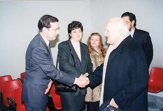 Visita del Presidente della Repubblica alla città di Genova in occasione dell'inaugurazione dell'anno accademico 1995-1996 dell'Università degli studi e alla commemorazione del prof. Lucifredi. Successsivo intervento all'inaugurazione della Mostra e per le celebrazioni del centenario della nascita di Eugenio Montale