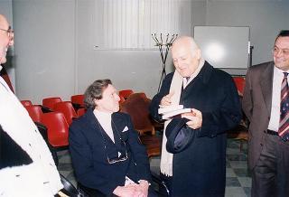 Visita del Presidente della Repubblica alla città di Genova in occasione dell'inaugurazione dell'anno accademico 1995-1996 dell'Università degli studi e alla commemorazione del prof. Lucifredi. Successsivo intervento all'inaugurazione della Mostra e per le celebrazioni del centenario della nascita di Eugenio Montale