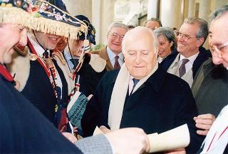 Visita del Presidente della Repubblica alla città di Genova in occasione dell'inaugurazione dell'anno accademico 1995-1996 dell'Università degli studi e alla commemorazione del prof. Lucifredi. Successsivo intervento all'inaugurazione della Mostra e per le celebrazioni del centenario della nascita di Eugenio Montale