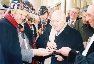 Visita del Presidente della Repubblica alla città di Genova in occasione dell'inaugurazione dell'anno accademico 1995-1996 dell'Università degli studi e alla commemorazione del prof. Lucifredi. Successsivo intervento all'inaugurazione della Mostra e per le celebrazioni del centenario della nascita di Eugenio Montale