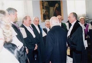 Visita del Presidente della Repubblica alla città di Genova in occasione dell'inaugurazione dell'anno accademico 1995-1996 dell'Università degli studi e alla commemorazione del prof. Lucifredi. Successsivo intervento all'inaugurazione della Mostra e per le celebrazioni del centenario della nascita di Eugenio Montale