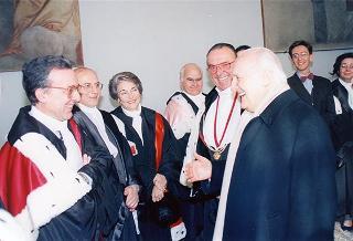 Visita del Presidente della Repubblica alla città di Genova in occasione dell'inaugurazione dell'anno accademico 1995-1996 dell'Università degli studi e alla commemorazione del prof. Lucifredi. Successsivo intervento all'inaugurazione della Mostra e per le celebrazioni del centenario della nascita di Eugenio Montale