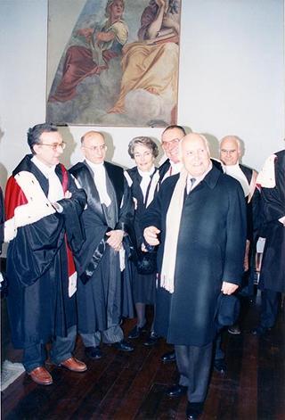 Visita del Presidente della Repubblica alla città di Genova in occasione dell'inaugurazione dell'anno accademico 1995-1996 dell'Università degli studi e alla commemorazione del prof. Lucifredi. Successsivo intervento all'inaugurazione della Mostra e per le celebrazioni del centenario della nascita di Eugenio Montale