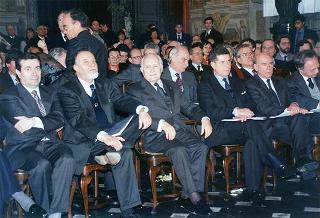 Visita del Presidente della Repubblica alla città di Genova in occasione dell'inaugurazione dell'anno accademico 1995-1996 dell'Università degli studi e alla commemorazione del prof. Lucifredi. Successsivo intervento all'inaugurazione della Mostra e per le celebrazioni del centenario della nascita di Eugenio Montale