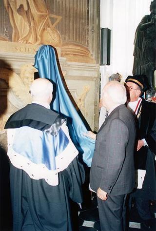 Visita del Presidente della Repubblica alla città di Genova in occasione dell'inaugurazione dell'anno accademico 1995-1996 dell'Università degli studi e alla commemorazione del prof. Lucifredi. Successsivo intervento all'inaugurazione della Mostra e per le celebrazioni del centenario della nascita di Eugenio Montale