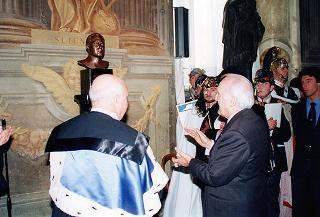 Visita del Presidente della Repubblica alla città di Genova in occasione dell'inaugurazione dell'anno accademico 1995-1996 dell'Università degli studi e alla commemorazione del prof. Lucifredi. Successsivo intervento all'inaugurazione della Mostra e per le celebrazioni del centenario della nascita di Eugenio Montale