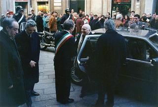 Visita del Presidente della Repubblica alla città di Genova in occasione dell'inaugurazione dell'anno accademico 1995-1996 dell'Università degli studi e alla commemorazione del prof. Lucifredi. Successsivo intervento all'inaugurazione della Mostra e per le celebrazioni del centenario della nascita di Eugenio Montale