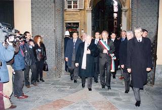 Visita del Presidente della Repubblica alla città di Genova in occasione dell'inaugurazione dell'anno accademico 1995-1996 dell'Università degli studi e alla commemorazione del prof. Lucifredi. Successsivo intervento all'inaugurazione della Mostra e per le celebrazioni del centenario della nascita di Eugenio Montale