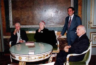 Visita del Presidente della Repubblica alla città di Genova in occasione dell'inaugurazione dell'anno accademico 1995-1996 dell'Università degli studi e alla commemorazione del prof. Lucifredi. Successsivo intervento all'inaugurazione della Mostra e per le celebrazioni del centenario della nascita di Eugenio Montale