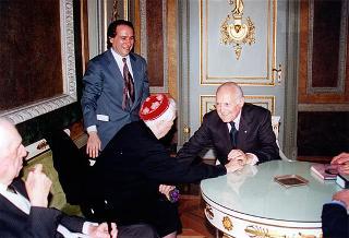 Visita del Presidente della Repubblica alla città di Genova in occasione dell'inaugurazione dell'anno accademico 1995-1996 dell'Università degli studi e alla commemorazione del prof. Lucifredi. Successsivo intervento all'inaugurazione della Mostra e per le celebrazioni del centenario della nascita di Eugenio Montale