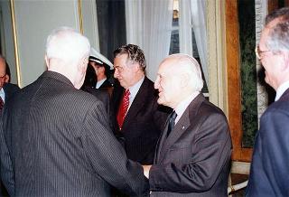 Visita del Presidente della Repubblica alla città di Genova in occasione dell'inaugurazione dell'anno accademico 1995-1996 dell'Università degli studi e alla commemorazione del prof. Lucifredi. Successsivo intervento all'inaugurazione della Mostra e per le celebrazioni del centenario della nascita di Eugenio Montale