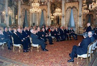 Il Presidente della Repubblica Oscar Luigi Scalfaro riceve la visita di Manlio Barberito, presidente del "Gruppo dei romanisti", con una delegazione