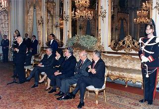 Il Presidente della Repubblica Oscar Luigi Scalfaro riceve la visita di Manlio Barberito, presidente del "Gruppo dei romanisti", con una delegazione