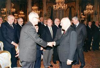 Il Presidente della Repubblica Oscar Luigi Scalfaro riceve la visita di Manlio Barberito, presidente del "Gruppo dei romanisti", con una delegazione