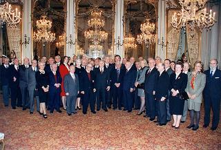 Il Presidente della Repubblica Oscar Luigi Scalfaro riceve la visita di Manlio Barberito, presidente del "Gruppo dei romanisti", con una delegazione