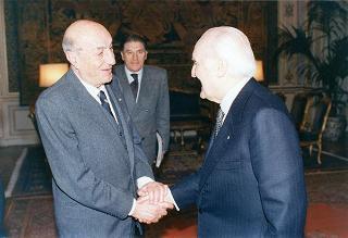 Il Presidente della Repubblica Oscar Luigi Scalfaro incontra l'on. avv. Carlo Russo, accompagnato dalla signora Renata Minuto