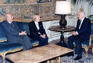 Il Presidente della Repubblica Oscar Luigi Scalfaro incontra l'on. avv. Carlo Russo, accompagnato dalla signora Renata Minuto