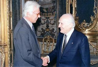 Il Presidente della Repubblica Oscar Luigi Scalfaro riceve in udienza una delegazione di partecipanti alla Conferenza sull'informatizzazione della medicina in campo cardiovascolare nei Paesi del G7