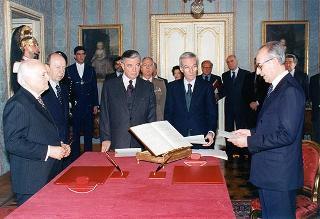 Giuramento dei nuovi ministri di Grazia e giustizia e del Bilancio e della programmazione economica, rispettivamente il prof. Vincenzo Caianiello e il prof. Mario Arcelli
