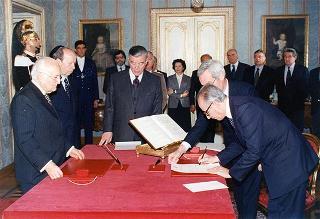 Giuramento dei nuovi ministri di Grazia e giustizia e del Bilancio e della programmazione economica, rispettivamente il prof. Vincenzo Caianiello e il prof. Mario Arcelli