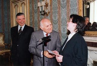 Il Presidente della Repubblica Oscar Luigi Scalfaro riceve in udienza del prof. Arcangelo Tagarelli, con una delegazione di studenti dell'Istituto tecnico commerciale di Pieve di Teco (IM)