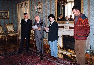 Il Presidente della Repubblica Oscar Luigi Scalfaro riceve in udienza del prof. Arcangelo Tagarelli, con una delegazione di studenti dell'Istituto tecnico commerciale di Pieve di Teco (IM)