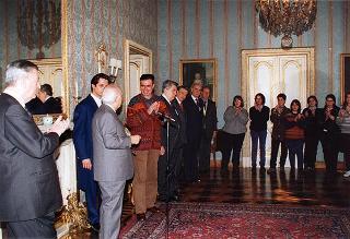 Il Presidente della Repubblica Oscar Luigi Scalfaro riceve in udienza del prof. Arcangelo Tagarelli, con una delegazione di studenti dell'Istituto tecnico commerciale di Pieve di Teco (IM)