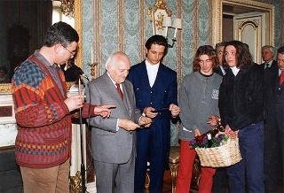 Il Presidente della Repubblica Oscar Luigi Scalfaro riceve in udienza del prof. Arcangelo Tagarelli, con una delegazione di studenti dell'Istituto tecnico commerciale di Pieve di Teco (IM)