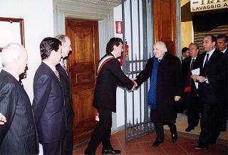 Visita del Presidente della Repubblica nella città di Prato in occasione della cerimonia di consegna della Medaglia d'argento al Valor Militare per attività partigiana al Gonfalone della città