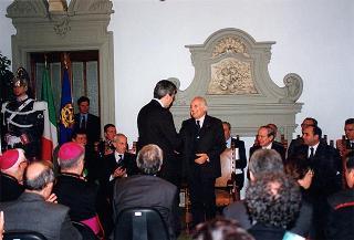 Visita del Presidente della Repubblica nella città di Prato in occasione della cerimonia di consegna della Medaglia d'argento al Valor Militare per attività partigiana al Gonfalone della città