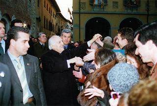 Visita del Presidente della Repubblica nella città di Prato in occasione della cerimonia di consegna della Medaglia d'argento al Valor Militare per attività partigiana al Gonfalone della città