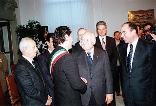 Visita del Presidente della Repubblica nella città di Prato in occasione della cerimonia di consegna della Medaglia d'argento al Valor Militare per attività partigiana al Gonfalone della città