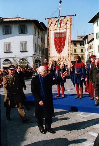 Visita del Presidente della Repubblica nella città di Prato in occasione della cerimonia di consegna della Medaglia d'argento al Valor Militare per attività partigiana al Gonfalone della città
