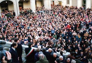 Visita del Presidente della Repubblica nella città di Prato in occasione della cerimonia di consegna della Medaglia d'argento al Valor Militare per attività partigiana al Gonfalone della città