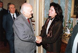 Il Presidente della Repubblica Oscar Luigi Scalfaro riceve in udienza una delegazione di studenti dell'Istituto tecnico commerciale "O. F. Mossotti" di Novara
