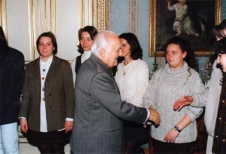 Il Presidente della Repubblica Oscar Luigi Scalfaro riceve in udienza una delegazione di studenti dell'Istituto tecnico commerciale "O. F. Mossotti" di Novara