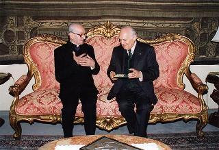 Visita alla città di Firenze. Incontro del Presidente della Repubblica con il parroco della Madonna di Querce di Fucecchio, don Angelo Brunelli, nella ricorrenza del suo 60° di sacerdozio