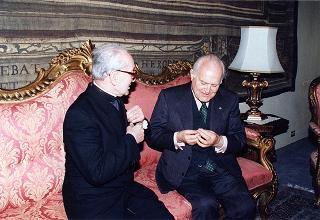 Visita alla città di Firenze. Incontro del Presidente della Repubblica con il parroco della Madonna di Querce di Fucecchio, don Angelo Brunelli, nella ricorrenza del suo 60° di sacerdozio