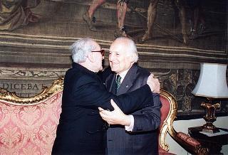 Visita alla città di Firenze. Incontro del Presidente della Repubblica con il parroco della Madonna di Querce di Fucecchio, don Angelo Brunelli, nella ricorrenza del suo 60° di sacerdozio