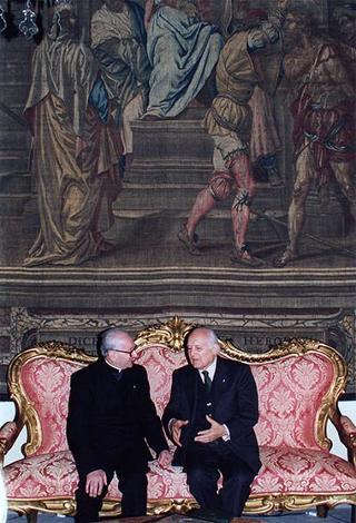 Visita alla città di Firenze. Incontro del Presidente della Repubblica con il parroco della Madonna di Querce di Fucecchio, don Angelo Brunelli, nella ricorrenza del suo 60° di sacerdozio