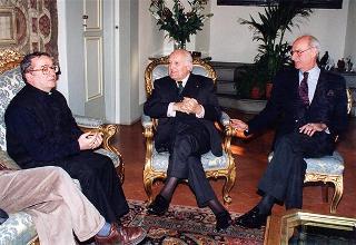 Visita alla città di Firenze. Incontro del Presidente della Repubblica con una rappresentanza di giovani collaboratori della pagina pratese del periodico diocesano "Toscana oggi. La voce"