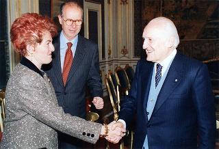 Prof.ssa Luisa Santolini, segretario generale del "Forum" delle Associazioni familiari, con gli esponenti del sodalizio